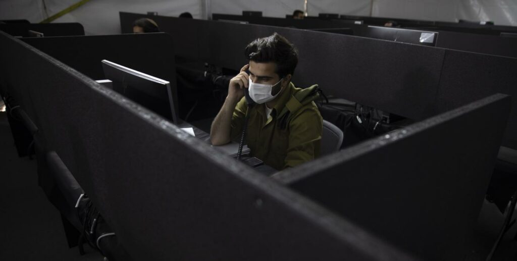 Soldato Israele coronavirus (La Presse)