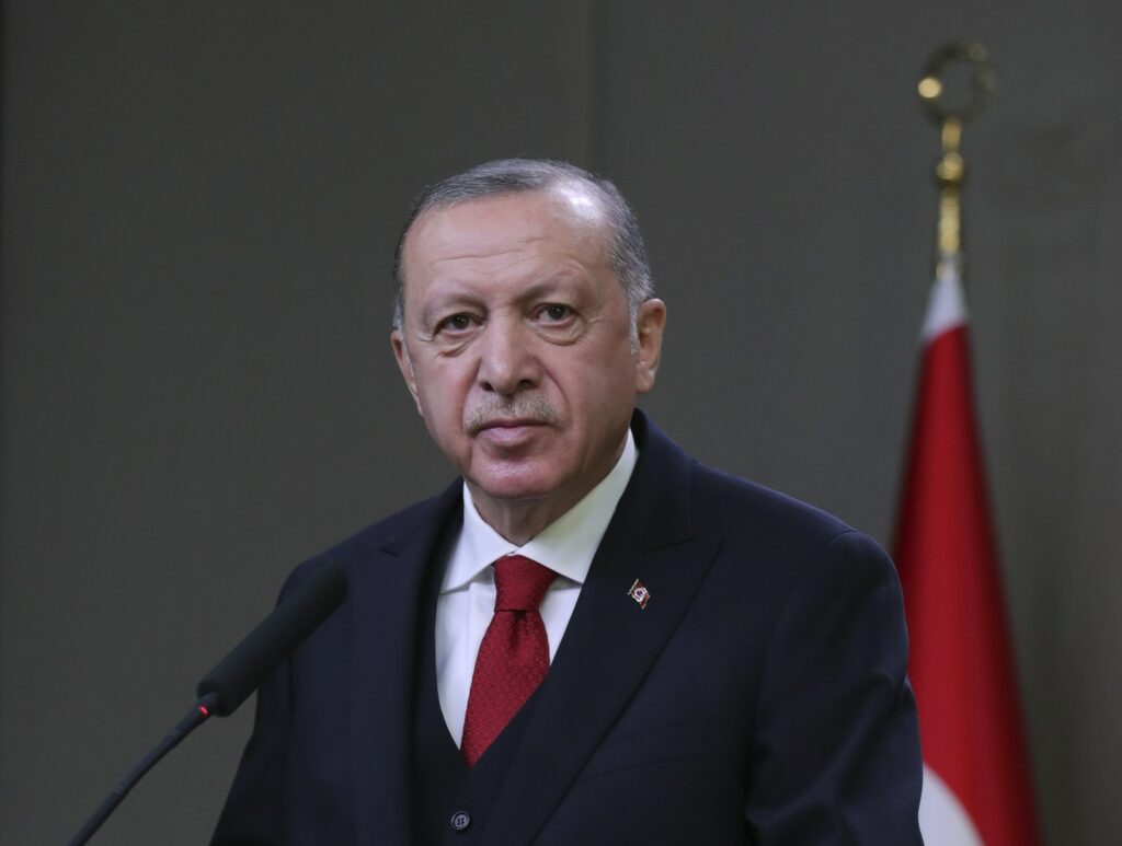 Erdogan in conferenza ad Ankara (La Presse)