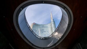 Unicredit palazzo Milano (Fotogramma)