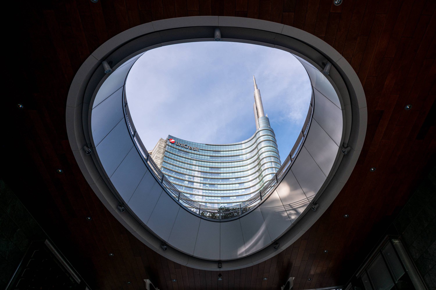 Unicredit palazzo Milano (Fotogramma)