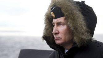 Russia, Vladimir Putin osserva l'addestramento dell'esercito della marina militare russa
