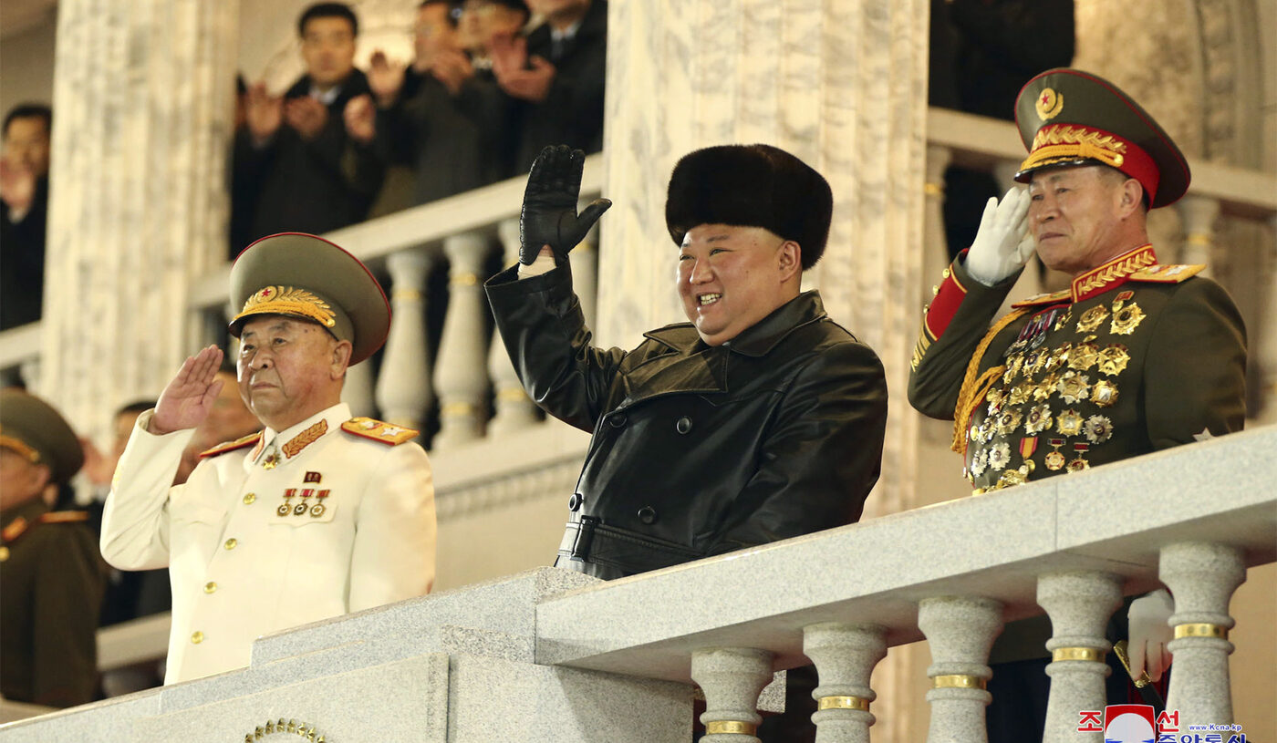 Corea del Nord, grande parata militare a chiusura congresso del Partito dei lavoratori (La Presse)