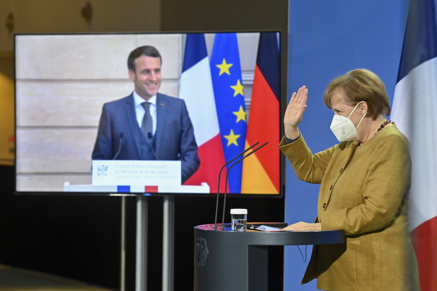 Francia e Germania, Macron e Merkel in riunione virtuale (La Presse)