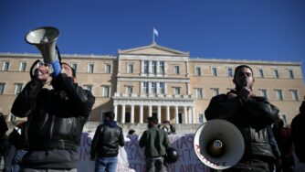 Grecia, studenti e insegnanti manifestano (La Presse)