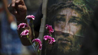 Messico, processione religiosa con immagine di Gesù Cristo (La Presse)