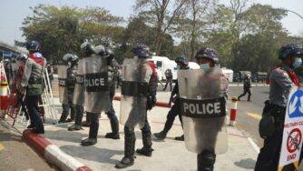 Myanmar polizia (La Presse)