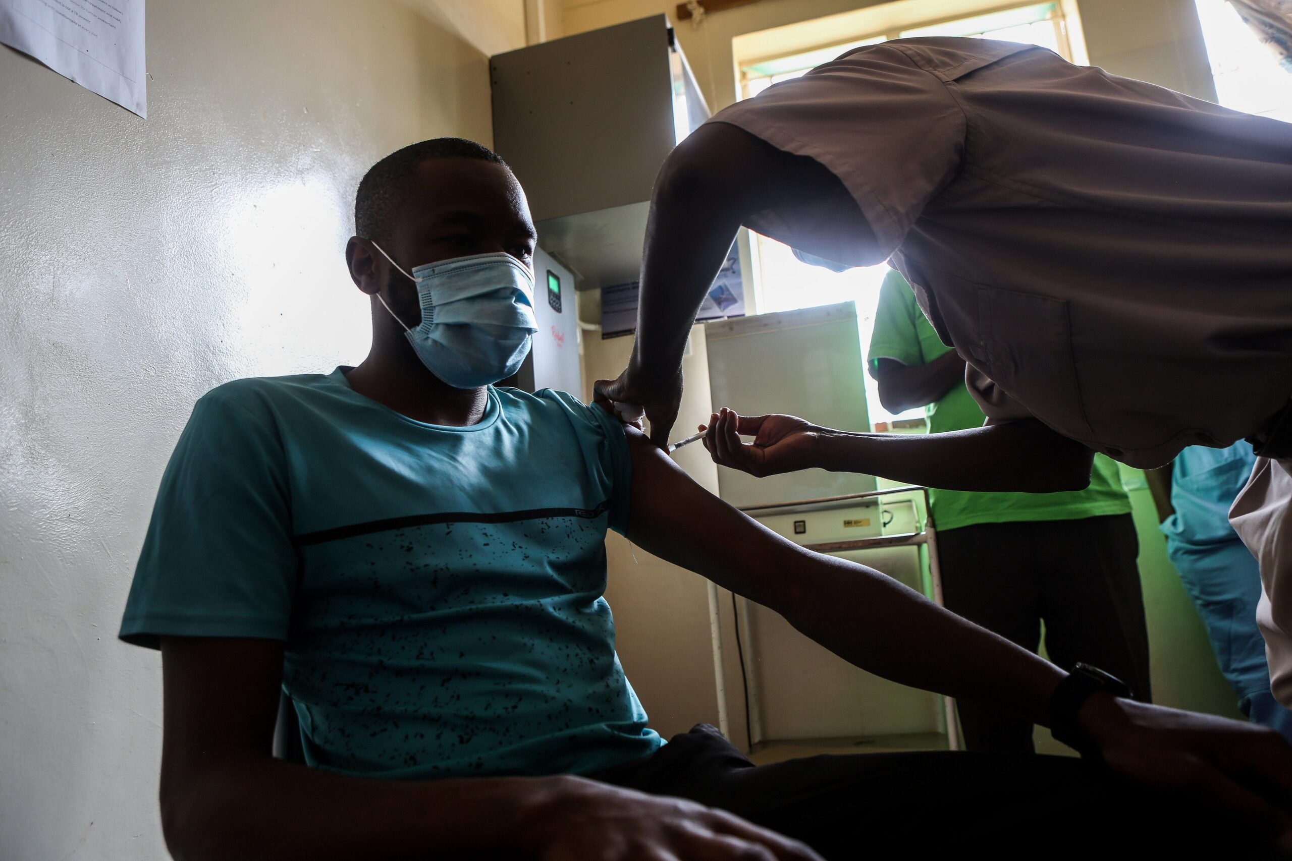 Vaccinazione in Zimbabwe, Africa (Getty)