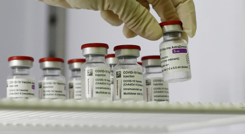 Roma, presidio vaccini (La Presse)