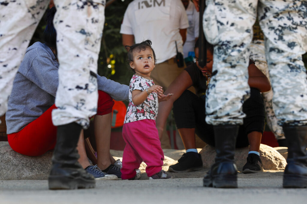 bambini migranti confine messico usa