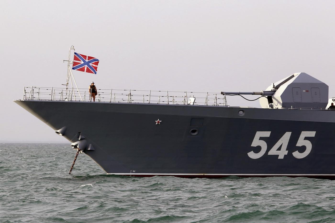 Russia, nave della Marina in esercitazione (La Presse)