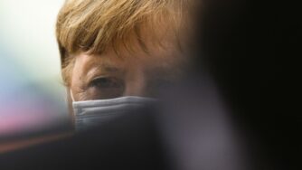 Germania, Angela Merkel fa marcia indietro sul lockdown di Pasqua (La Presse)