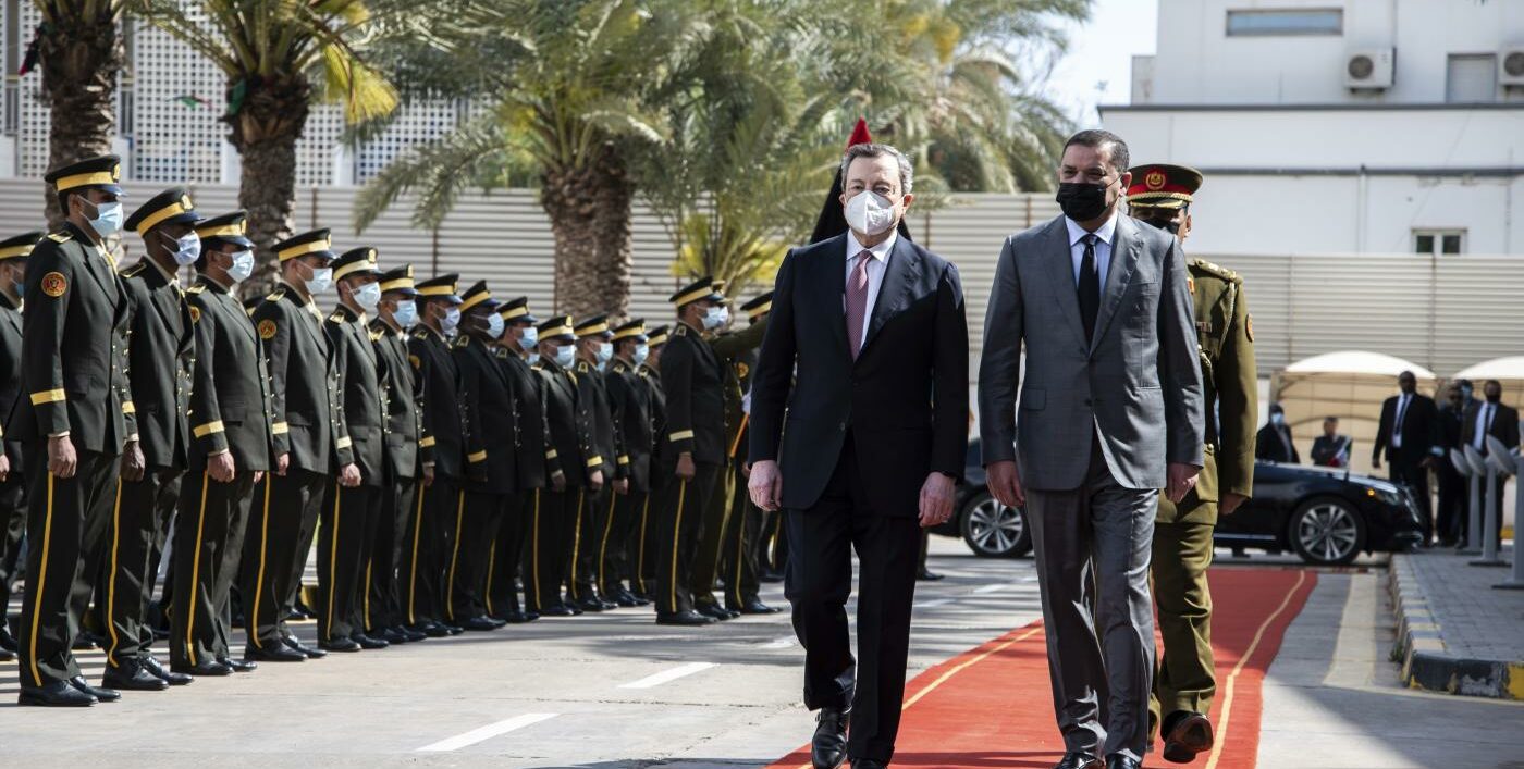 Mario Draghi in visita a Tripoli (la Presse)