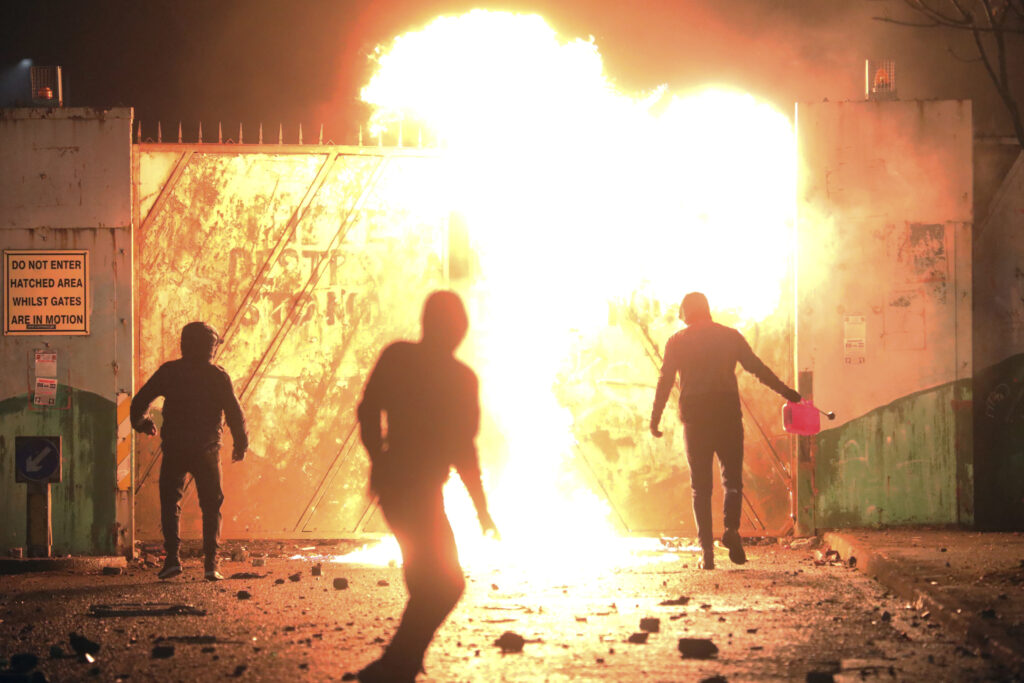 scontri in Irlanda del nord