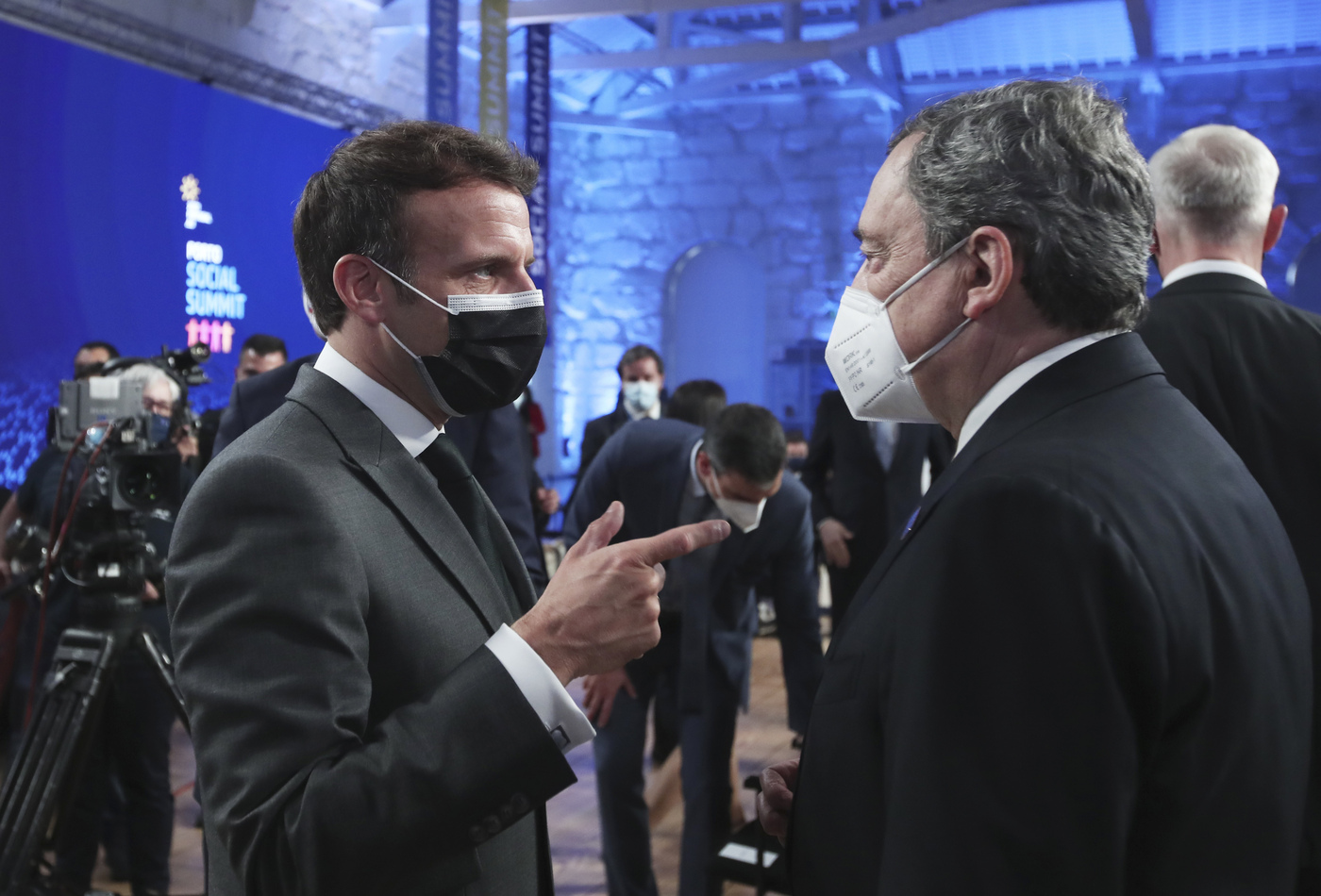 Mario Draghi e Emmanuel Macron (La Presse)