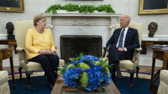 Joe Biden riceve Angela Merkel (La Presse)
