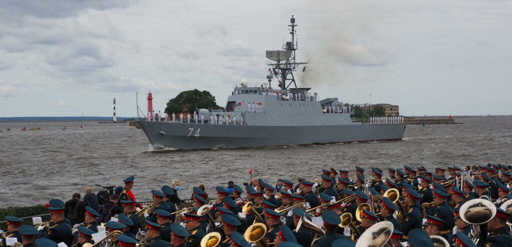 Nave iraniana Sahand (La Presse)