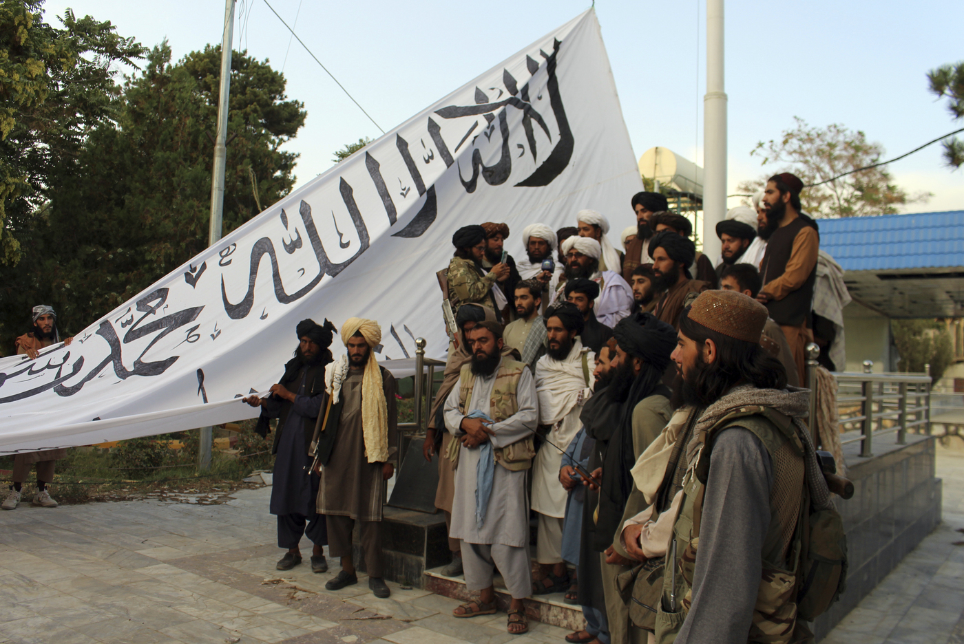 Afghanistan, talebani sono a Kabul: in corso trattative per una transizione pacifica (La Presse)