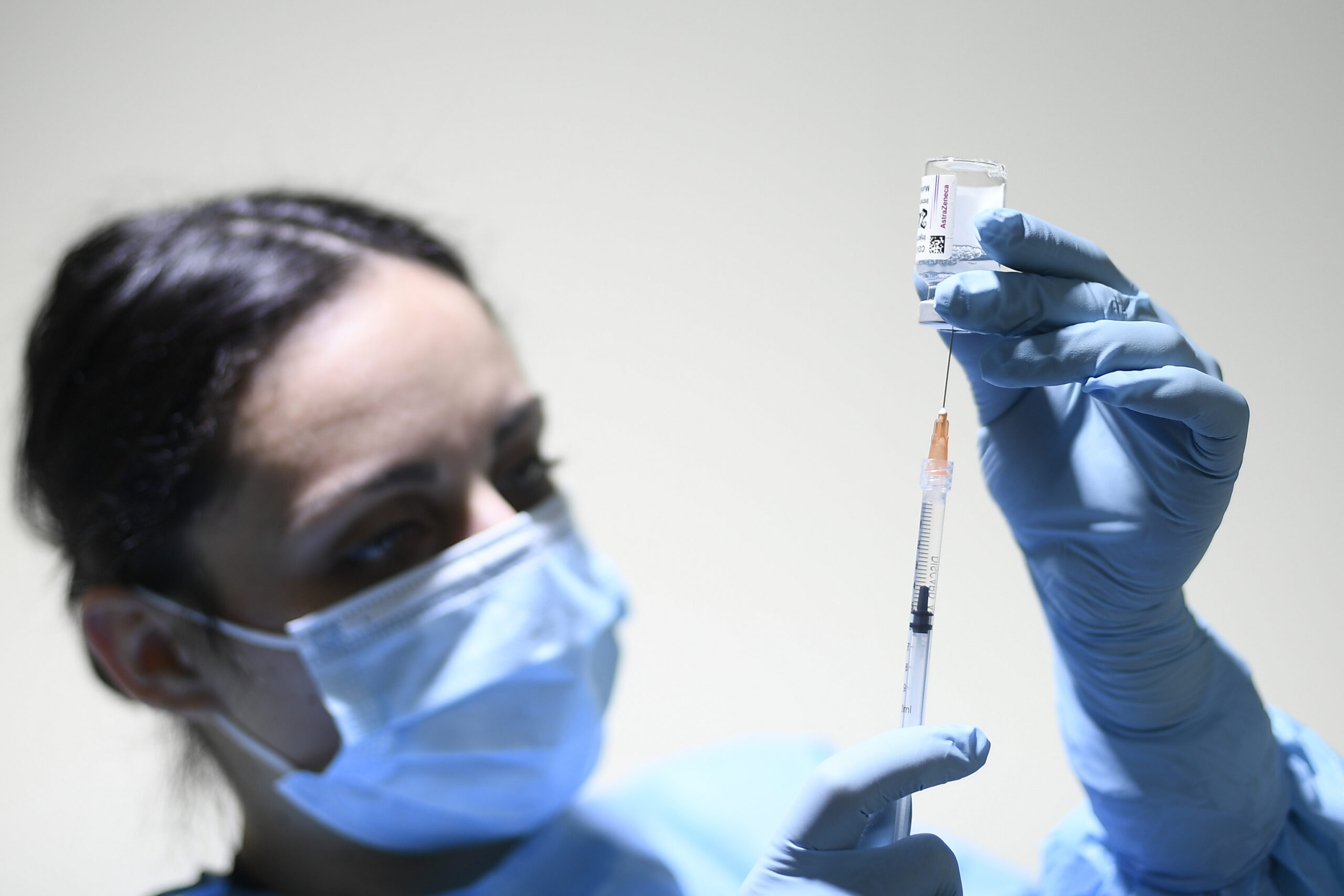 Alzheimer, svolta in Europa: ok condizionato per Kisunla, il farmaco che rallenta la malattia Alzheimer, svolta in Europa: ok condizionato per Kisunla, il farmaco che rallenta la malattia