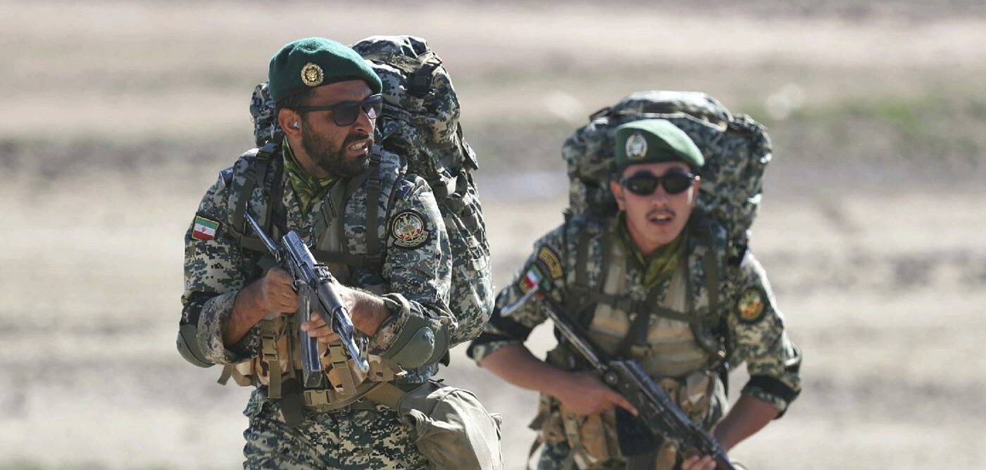 Esercitazioni truppe Iran (La Presse)