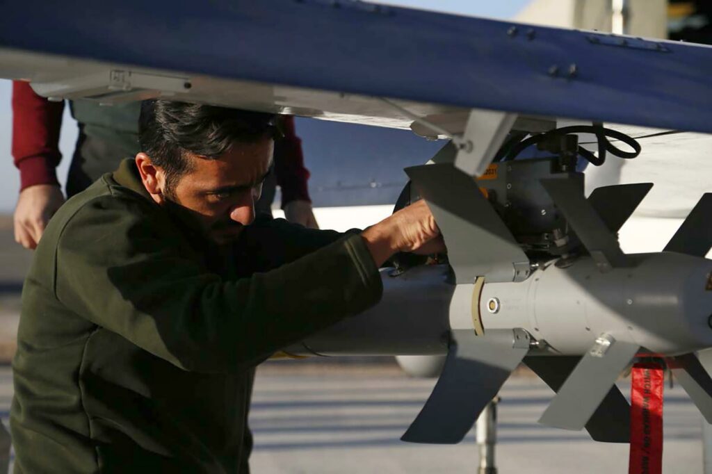 Iran, esercitazioni su bomba per drone (La Presse)