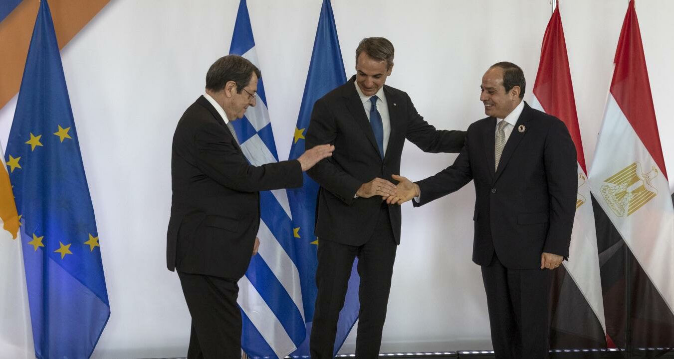 Mitsotakis, Anastasiades e Al Sisi (La Presse)