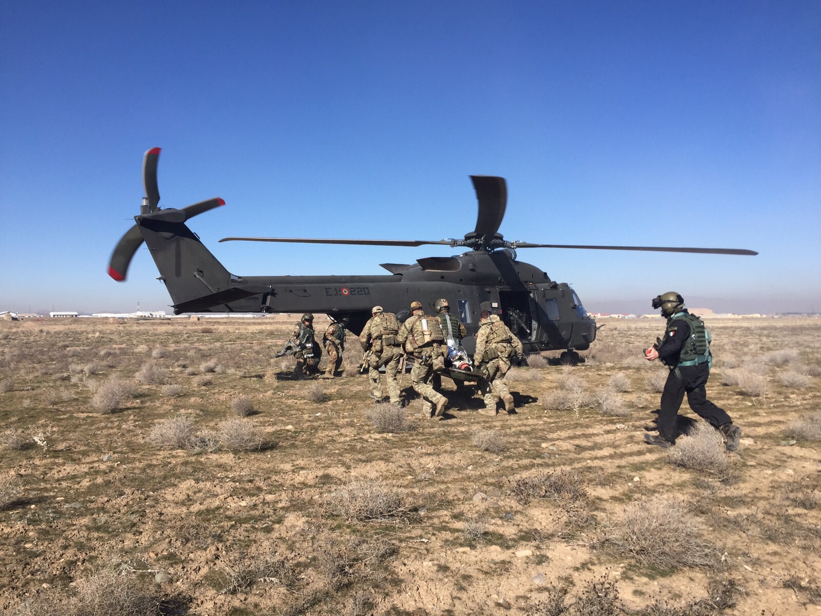 Salvare vite dal cielo tra gli operatori di Medevac