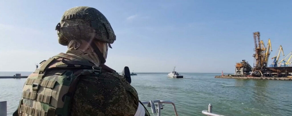 Mariupol, nave verso la Russia (ANSA)