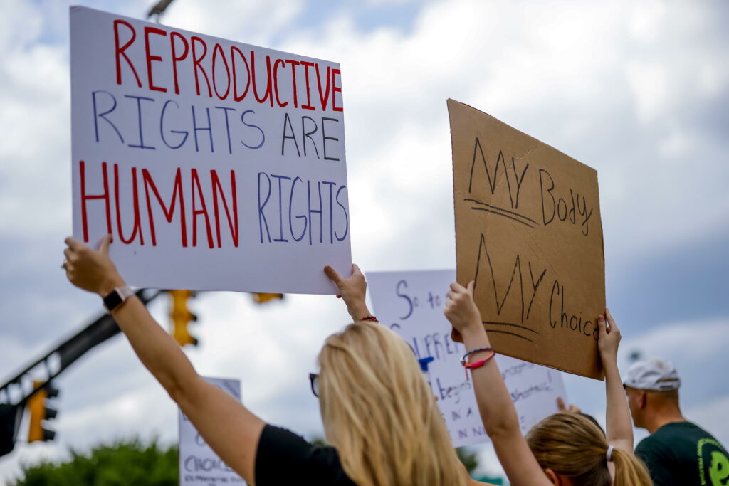 La Corte Suprema degli Stati Uniti annulla la legalizzazione dell'aborto nel caso Roe v. Wade del 1973