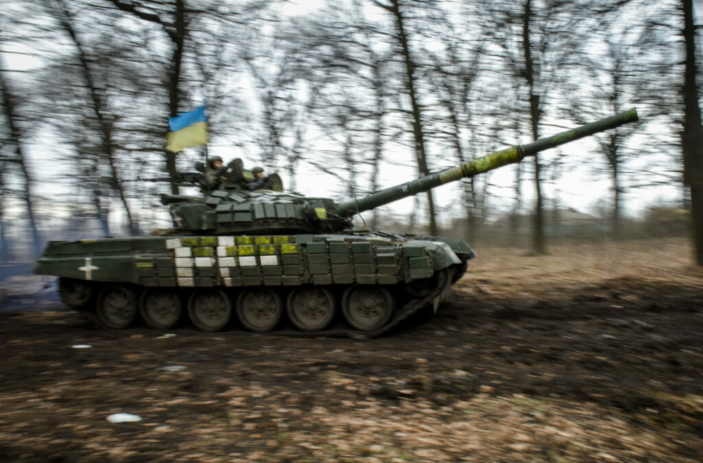 Carro armato T-72 ucraino (ANSA)