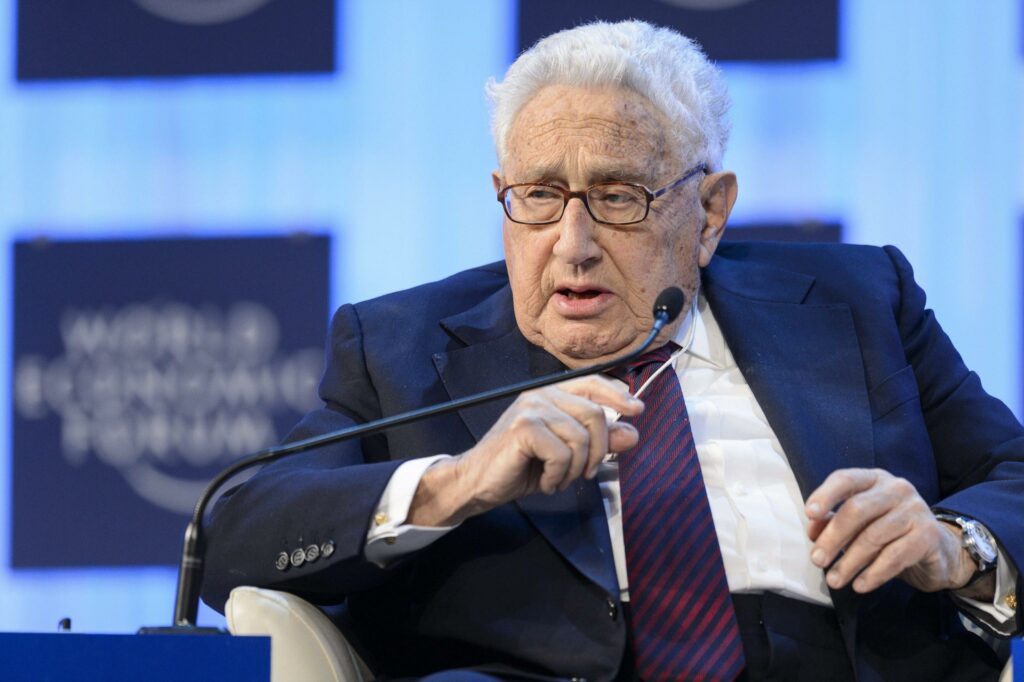 Kissinger a sorpresa in Cina