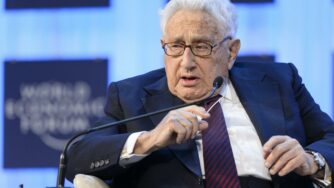 Kissinger a sorpresa in Cina