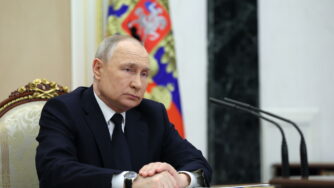 Vladimir Putin incontra il ministro dei Trasporti (ANSA)