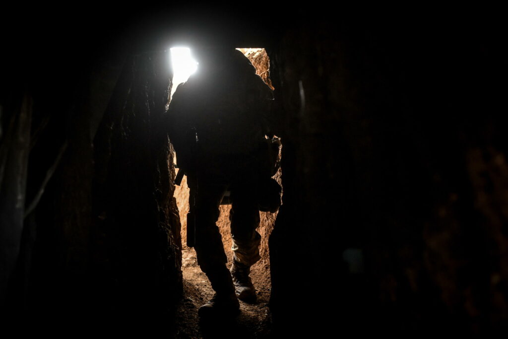 Militare ucraino a Bakhmut (ANSA)