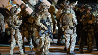 Italia, civili tornano dal Sudan (ANSA)