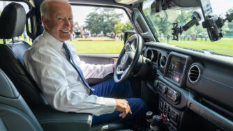 Joe Biden in macchina