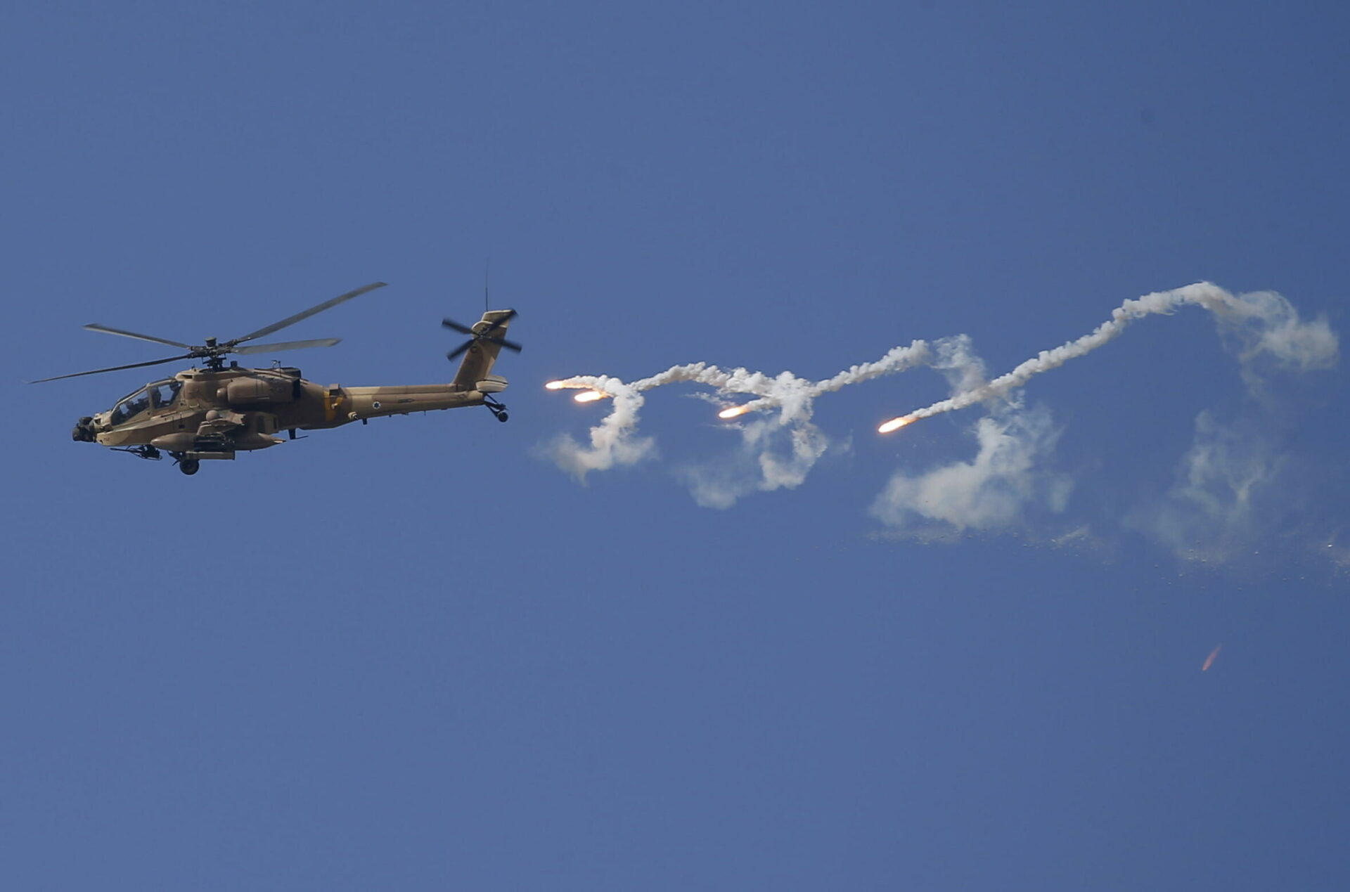 Il Congresso Usa non ferma il flusso di armi a Israele: altri 30 elicotteri Apache a Tel Aviv Il Congresso Usa non ferma il flusso di armi a Israele: altri 30 elicotteri Apache a Tel Aviv