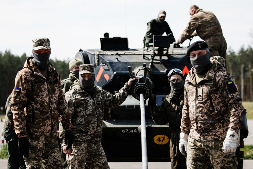 Ukrainian soldiers train at a tank under supervision of German and Danish instructors prior to a visit of German and Danish Defense Ministers at the Federal Armed Forces (Bundeswehr) training hub in Klietz, Germany, 05 May 2023.