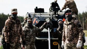 Ukrainian soldiers train at a tank under supervision of German and Danish instructors prior to a visit of German and Danish Defense Ministers at the Federal Armed Forces (Bundeswehr) training hub in Klietz, Germany, 05 May 2023.