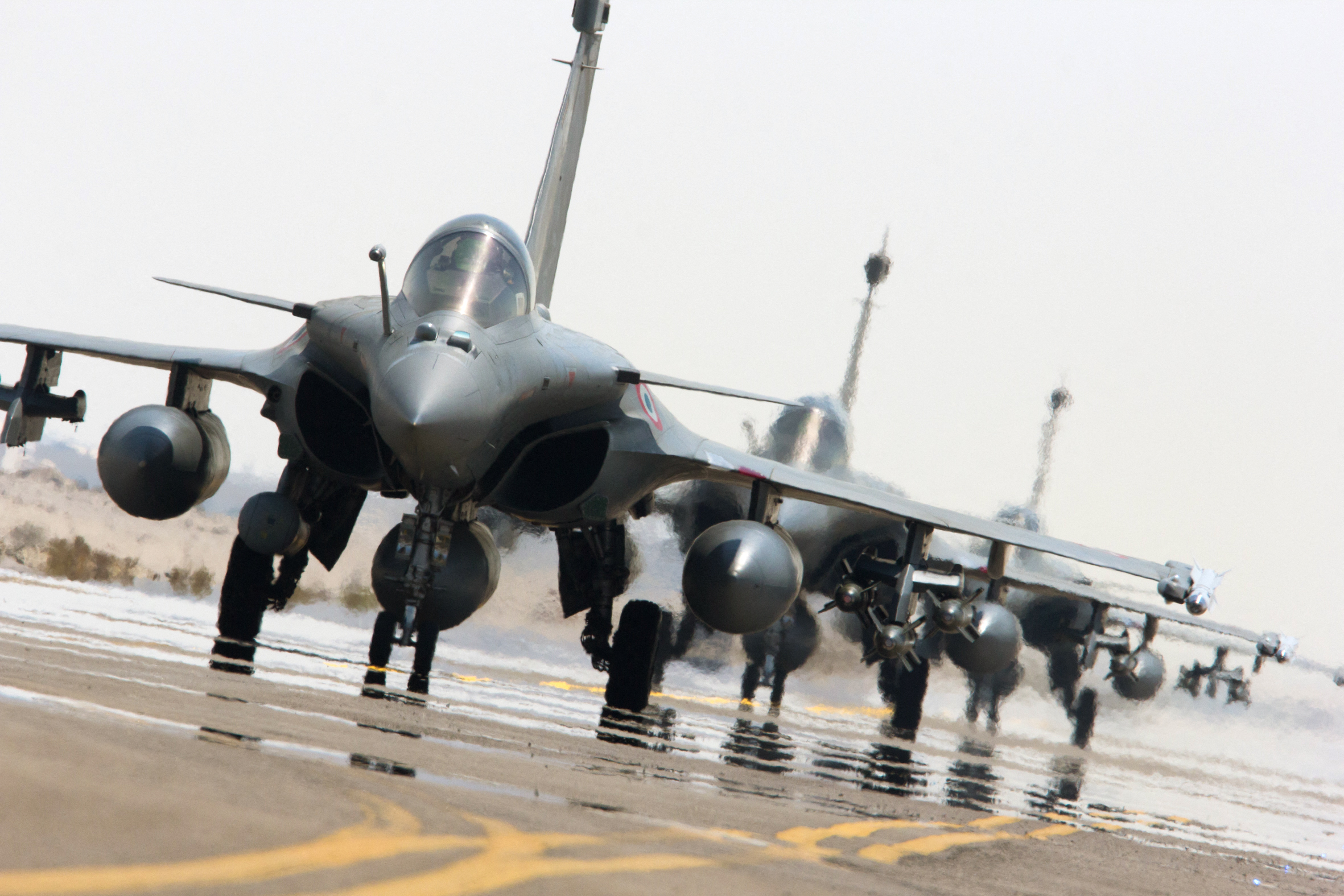Abu Dhabi, Emirati Arabi Uniti hanno firmato un contratto record di 14 miliardi di euro per 80 aerei da guerra Rafale di fabbricazione francese