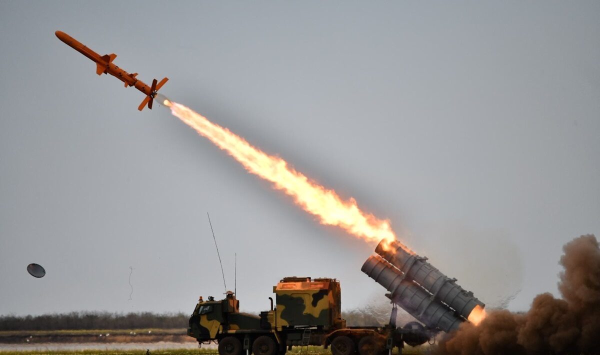I nuovi missili Neptune di Kiev: un raggio sempre più lungo per colpire la Russia mentre cadono le “restrizioni” I nuovi missili Neptune di Kiev: un raggio sempre più lungo per colpire la Russia mentre cadono le “restrizioni”