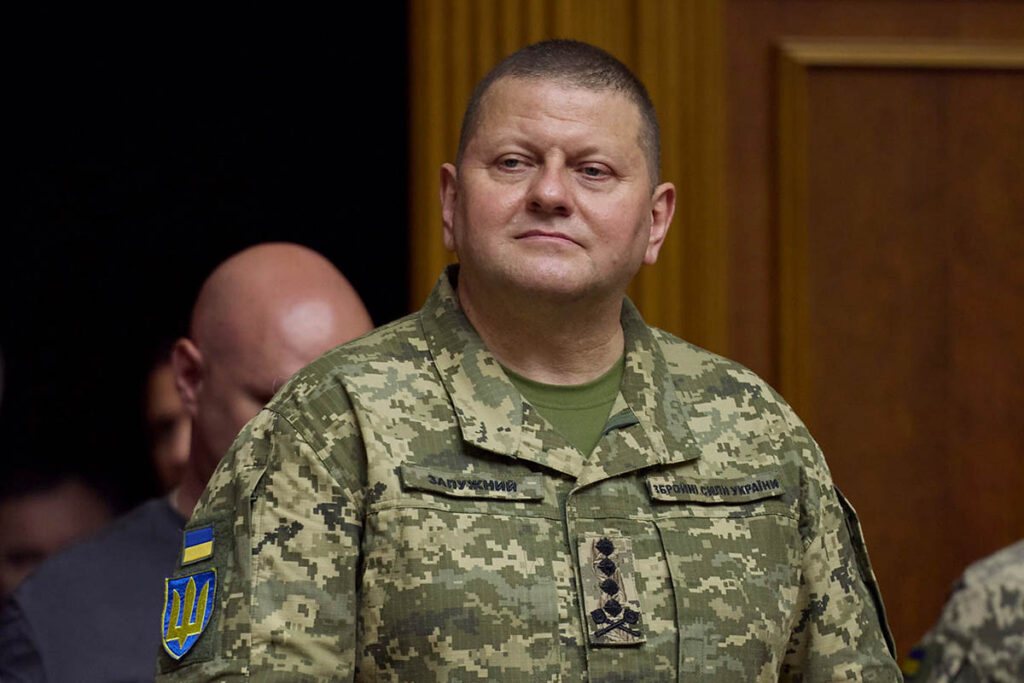 Zaluzhny, il generale scomodo che Zelensky manda a svernare a Londra