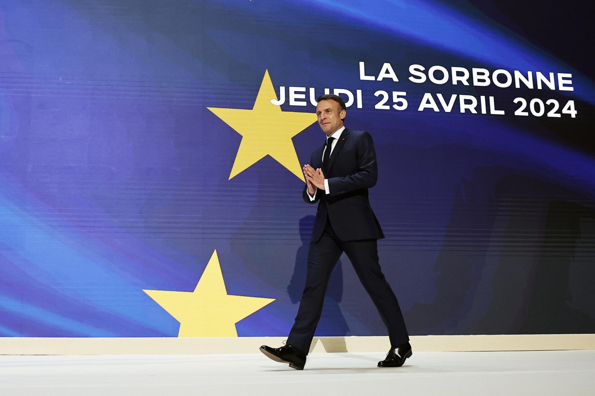 “L’Europa può morire”: Macron suona la carica ma non sa dove andare
