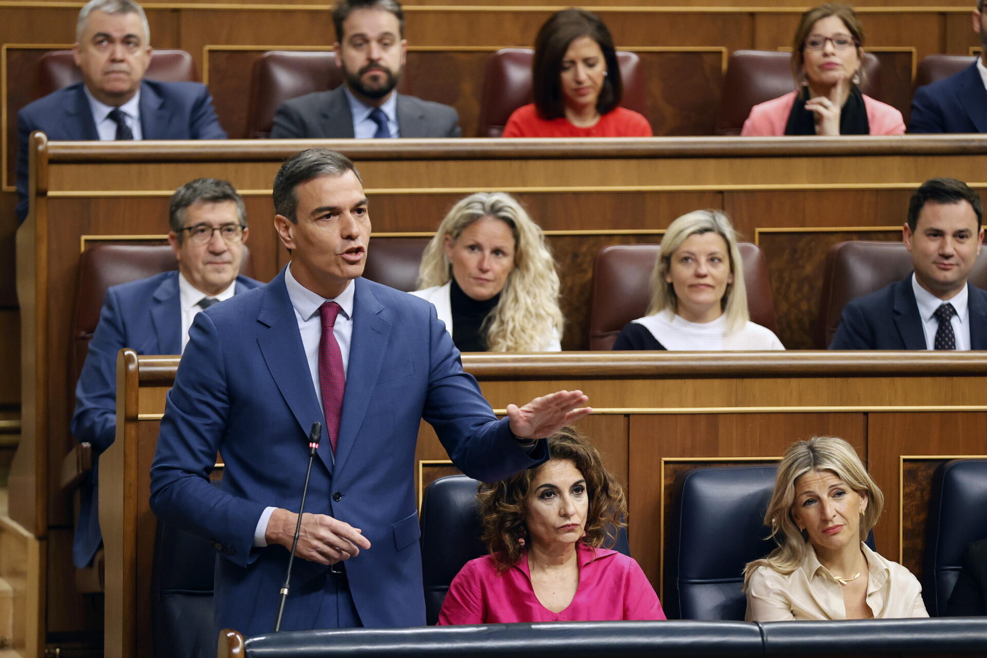 Sanchez in bilico medita le dimissioni: la Spagna trattiene il fiato