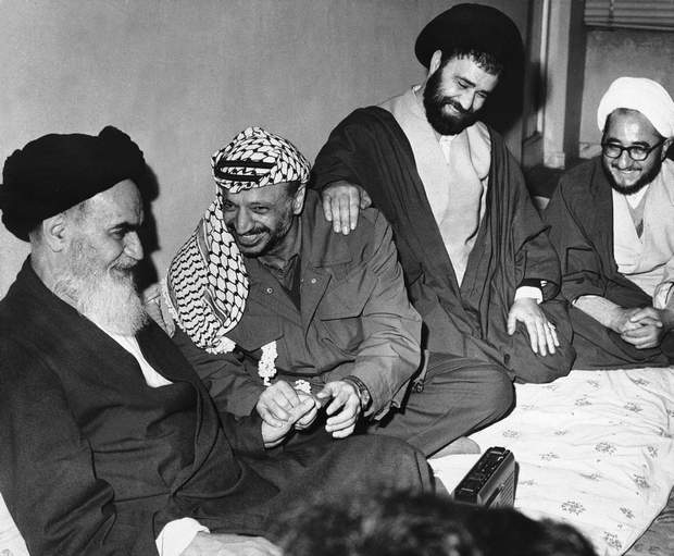 Come finì la luna di miele tra Arafat e Khomeini e come questo ha cambiato la lotta dei palestinesi