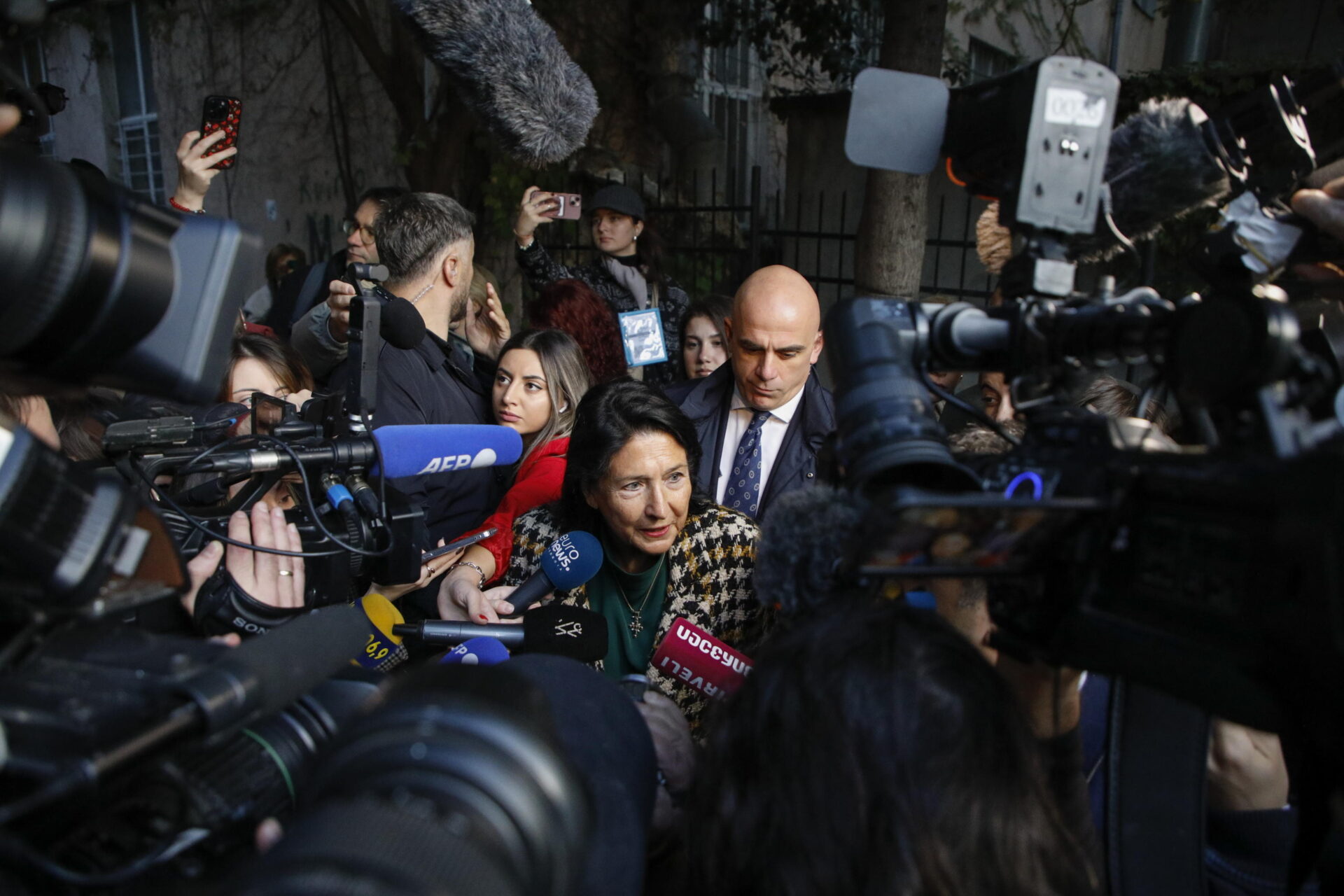 Georgia: la presidente Zourabichvili convoca la piazza contro la vittoria di Sogno georgiano