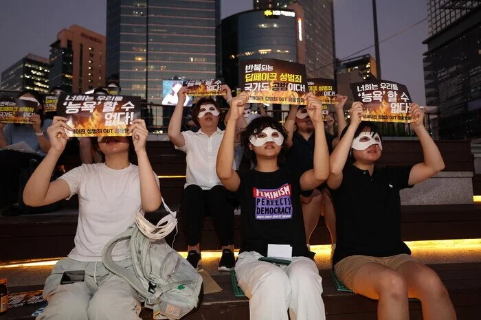 InsideAsia – Spycam e privacy violata: l’incubo invisibile delle donne in Asia InsideAsia – Spycam e privacy violata: l’incubo invisibile delle donne in Asia