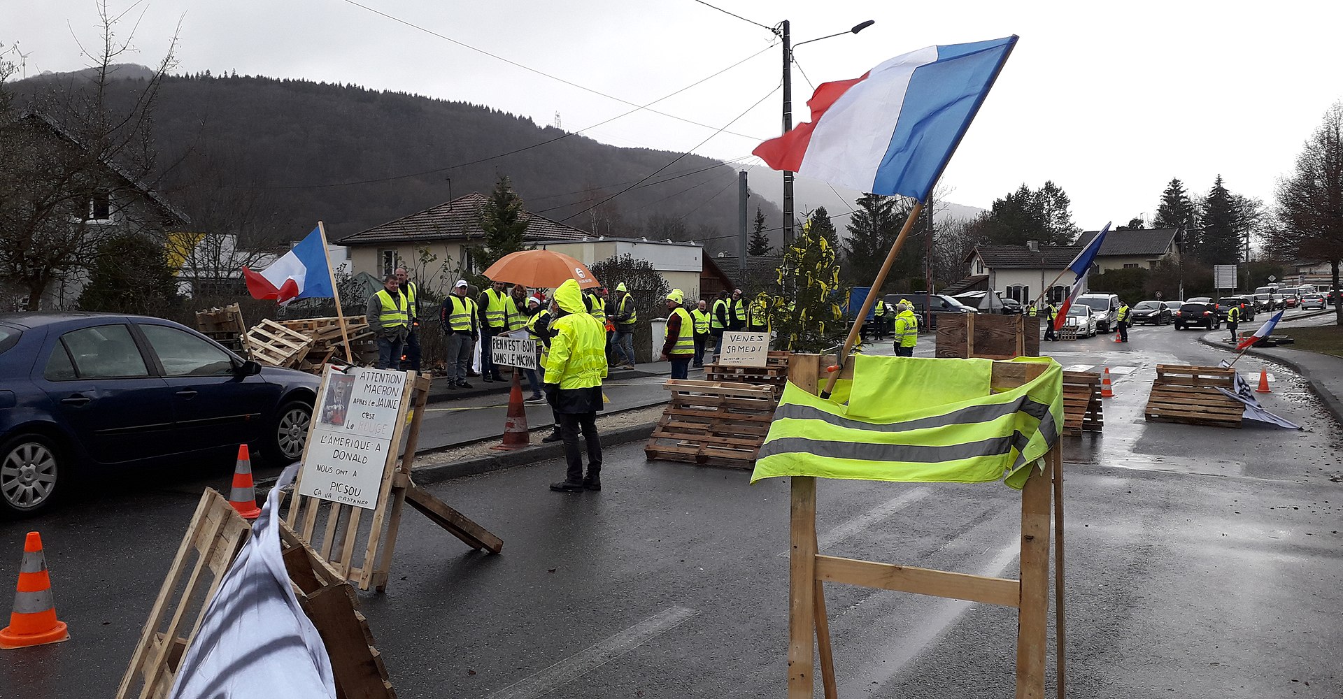 I Gilet Gialli tornano in piazza nella Francia ancora il “malato d’Europa”