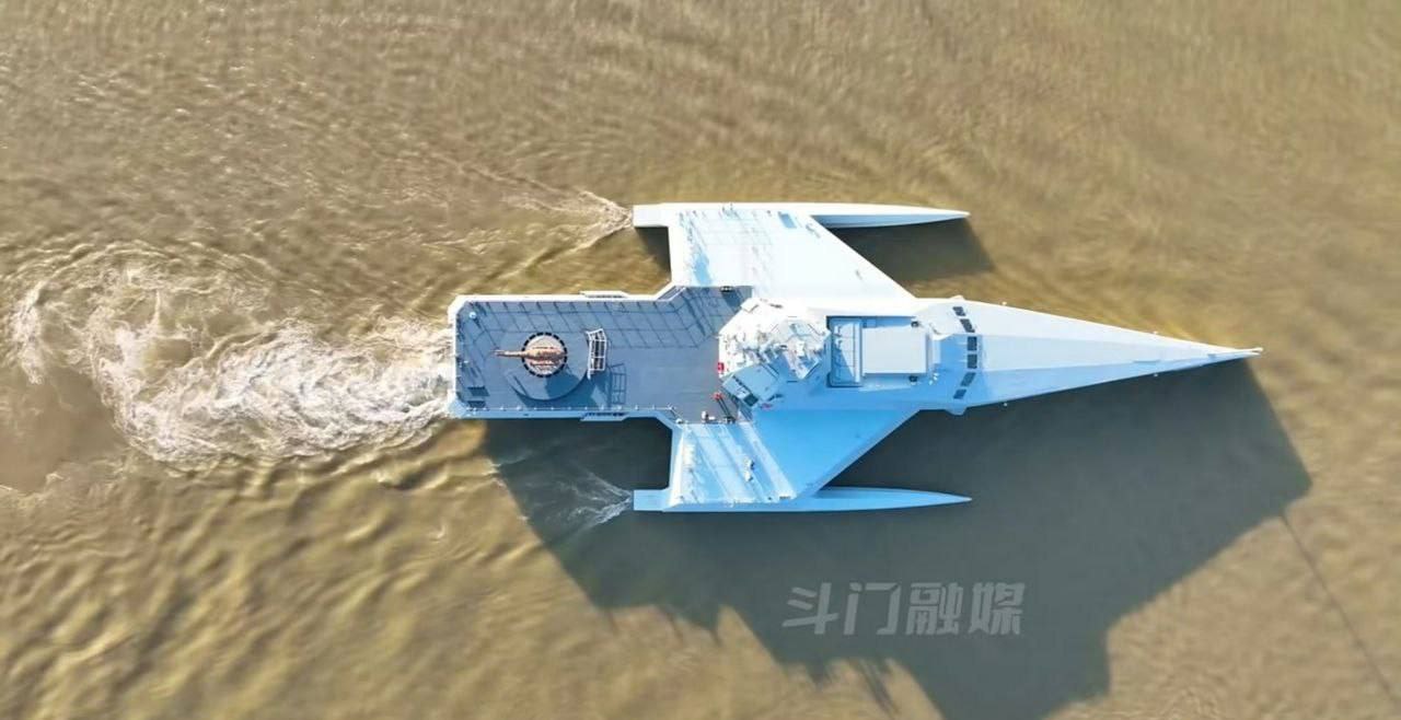 La Cina ha costruito la nave da guerra “drone” più grande del mondo