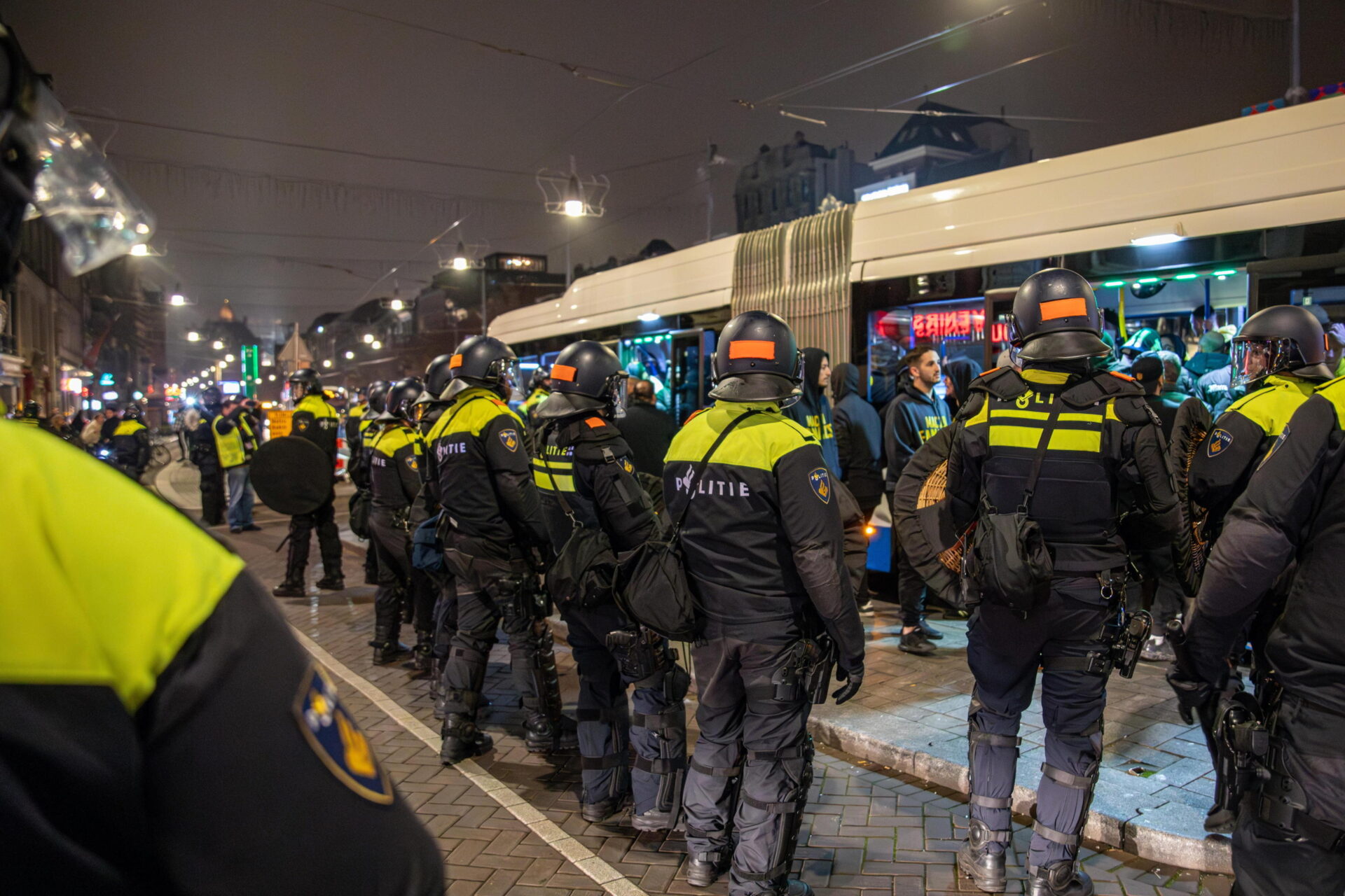 Amsterdam: il pogrom antisemita, i provocatori del Maccabi