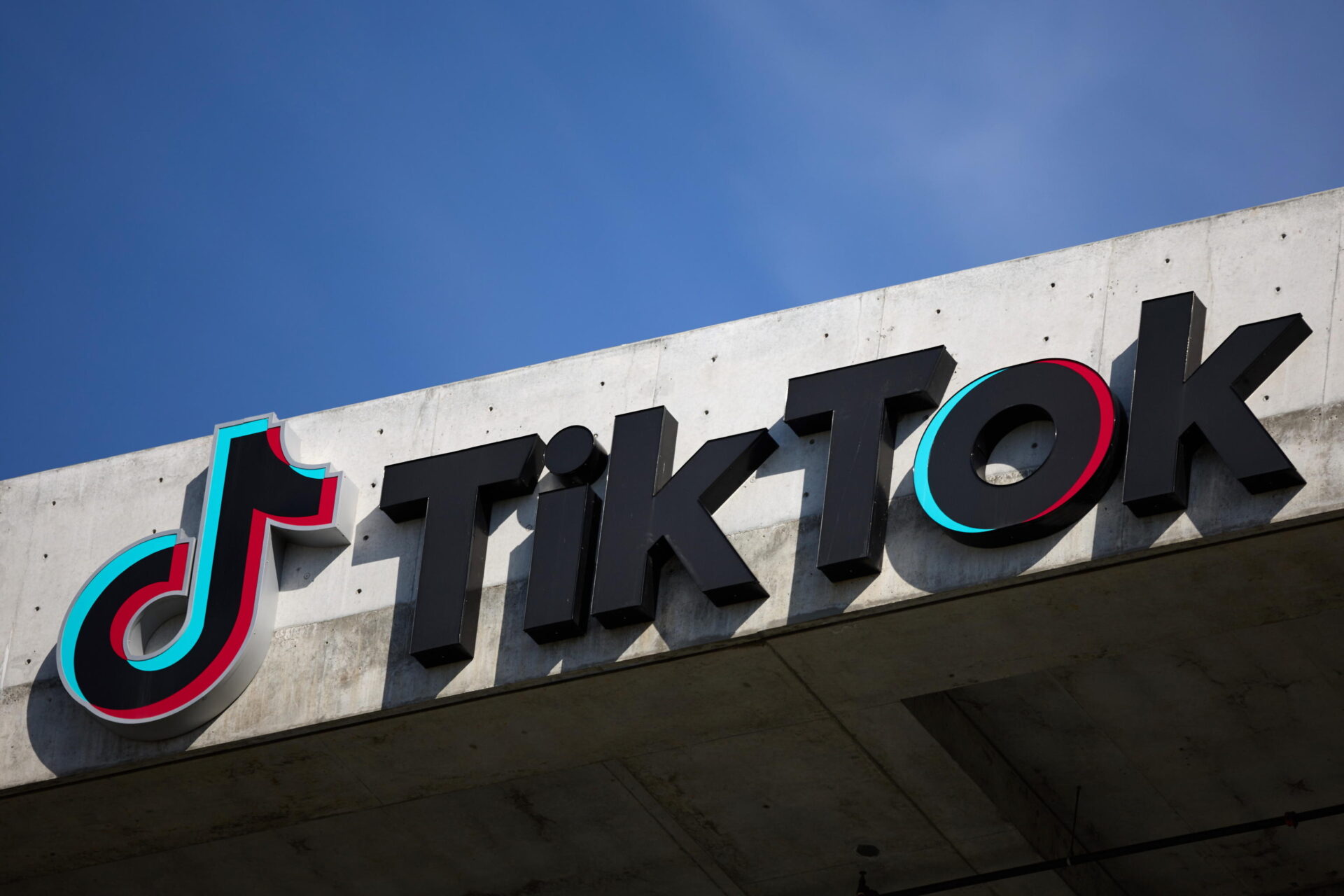 Spionaggio, giovani e guerra ibrida: perché TikTok preoccupa gli Stati Uniti